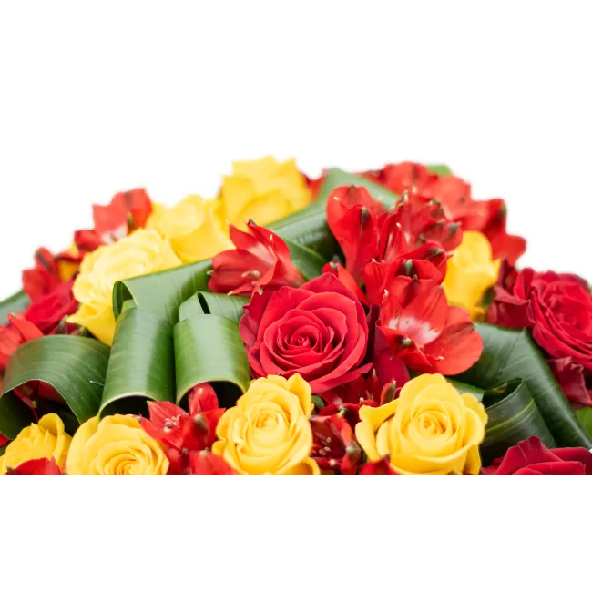 Kytice růží s alstromérií